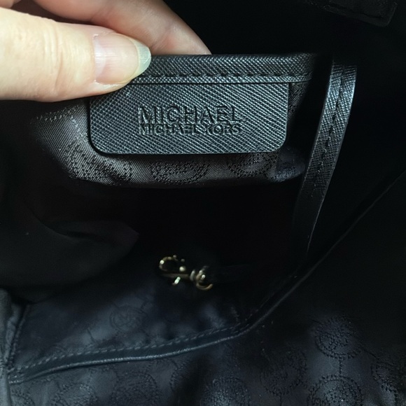 Michael Kors Jet Set Travel Tote - Picture 9 of 12